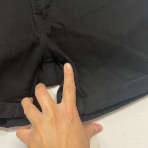 Levi’s mid length shorts size 27 - Picture 6 of 6